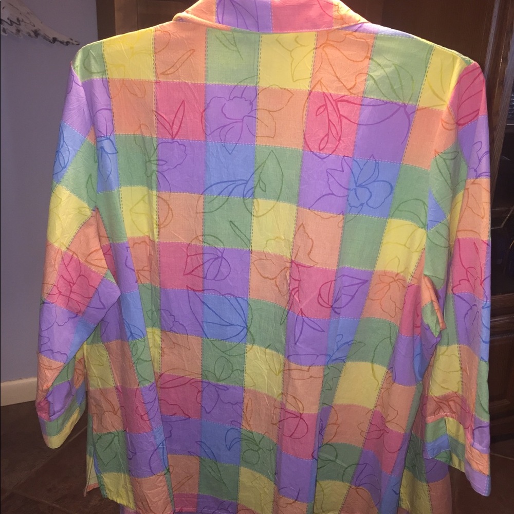 Beautiful Spring Blouse - Picture 3 of 3